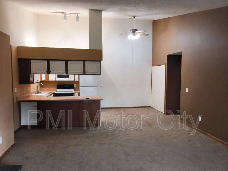 Condo for rent at 30512 Oakridge Manor Dr, Roseville, MI 48066