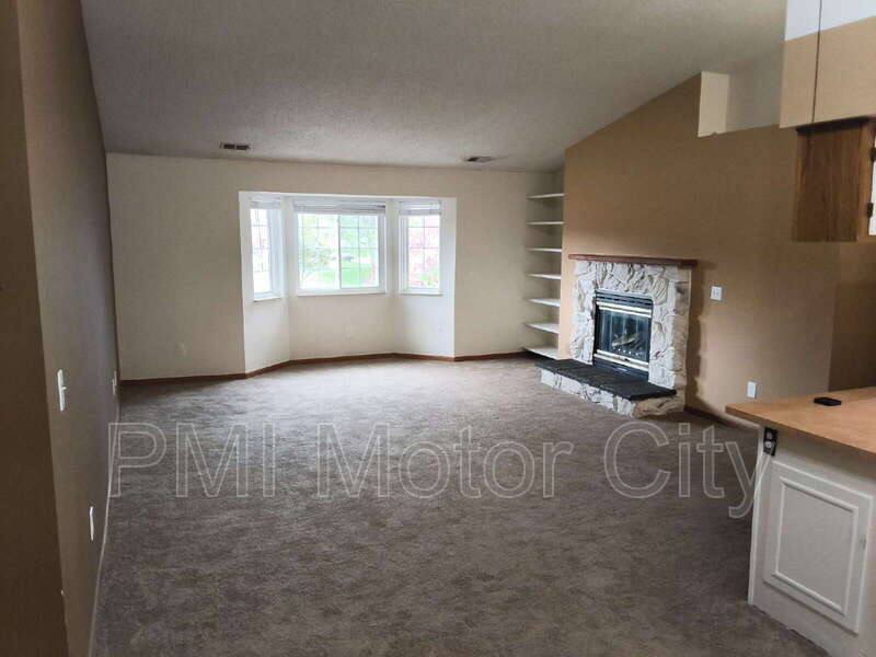 Condo for rent at 30512 Oakridge Manor Dr, Roseville, MI 48066