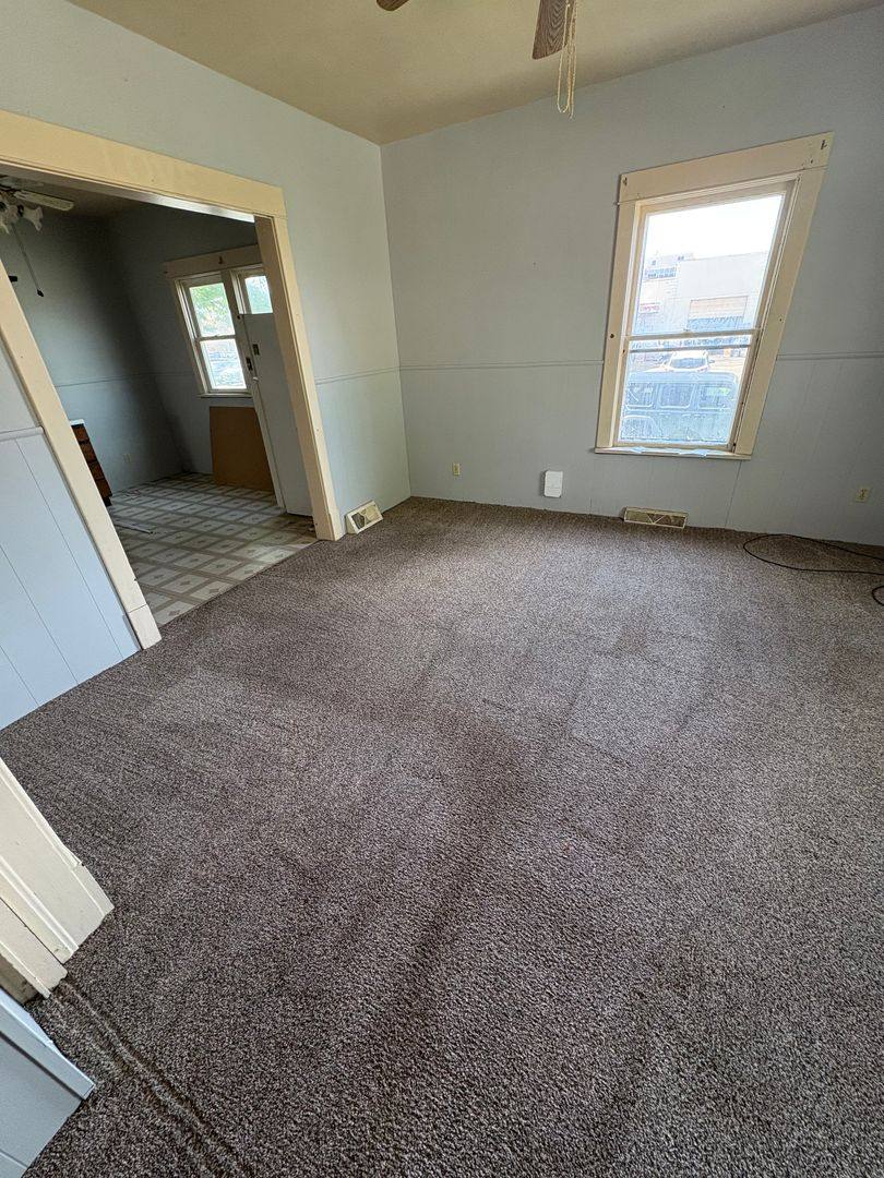 Apartment for rent at 902 Mulberry St, Waterloo, IA 50701