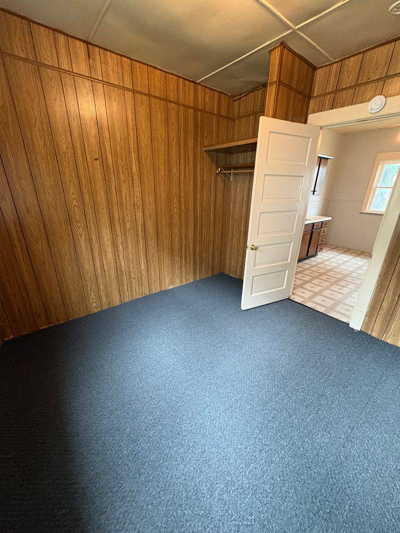 Apartment for rent at 902 Mulberry St, Waterloo, IA 50701
