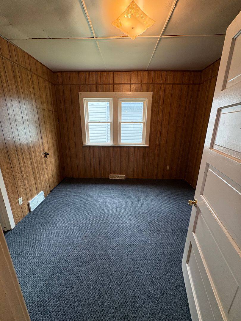 Apartment for rent at 902 Mulberry St, Waterloo, IA 50701
