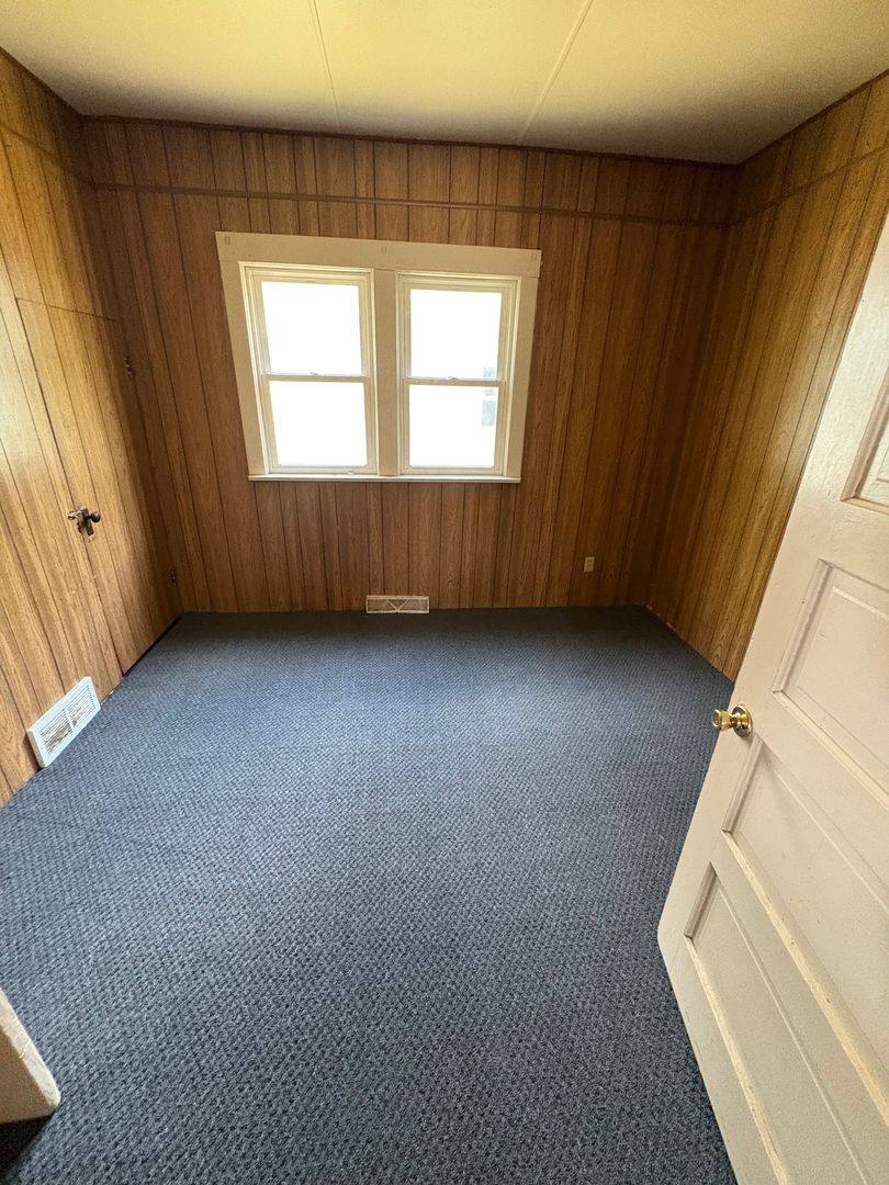 Apartment for rent at 902 Mulberry St, Waterloo, IA 50701