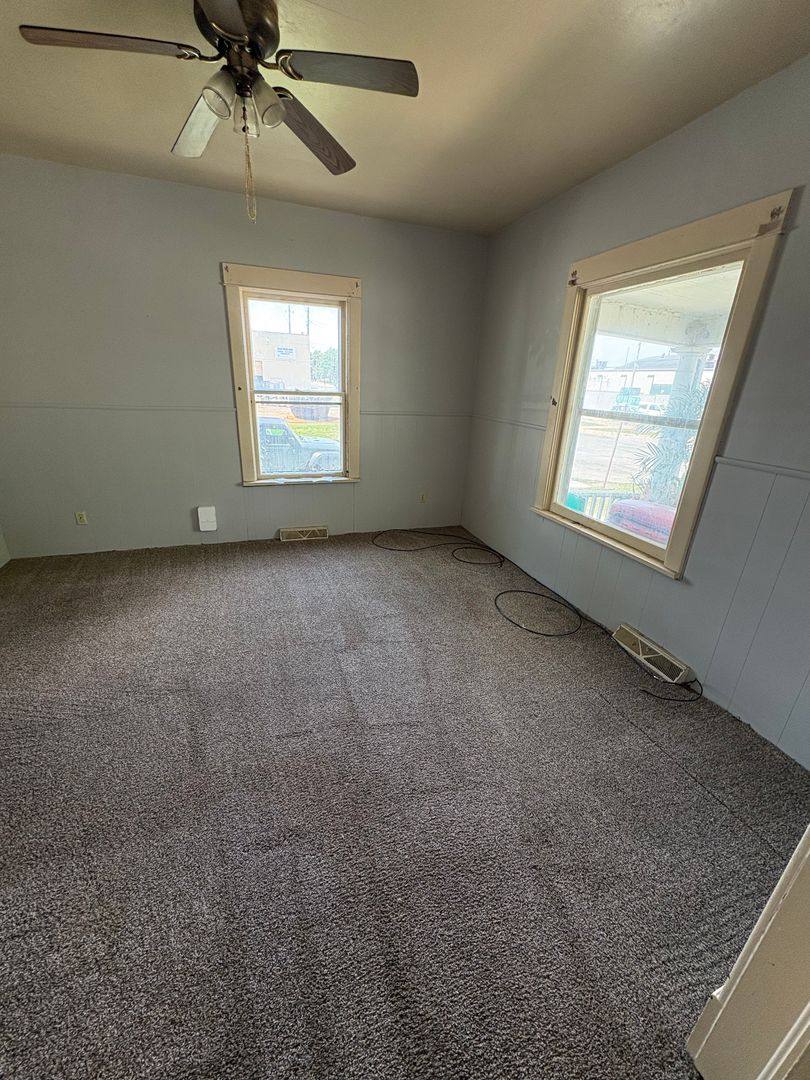 Apartment for rent at 902 Mulberry St, Waterloo, IA 50701