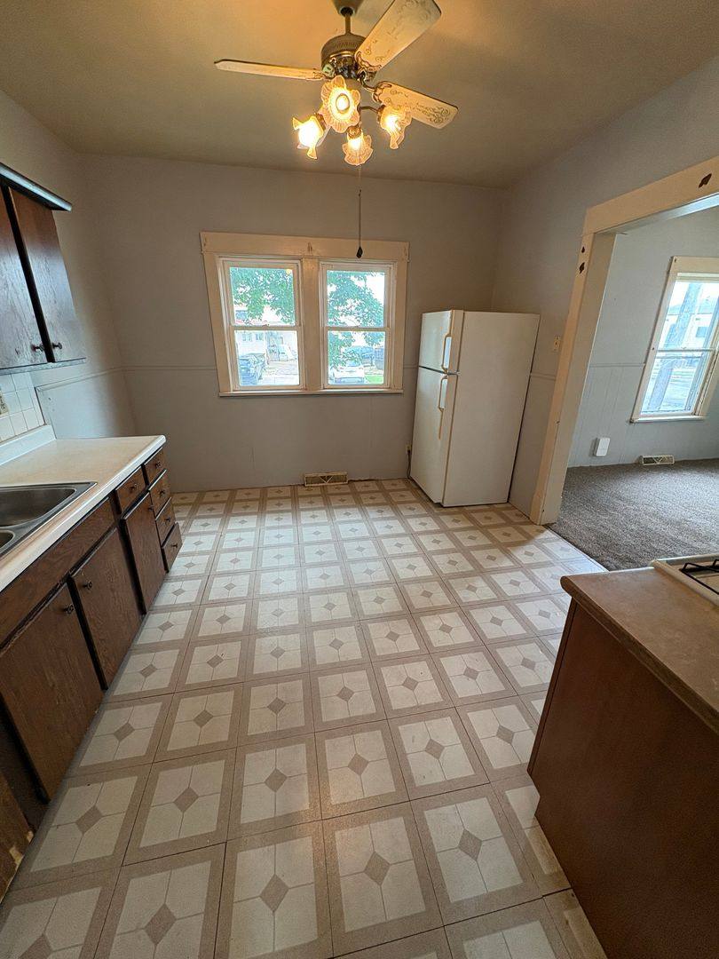 Apartment for rent at 902 Mulberry St, Waterloo, IA 50701