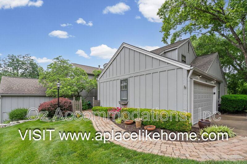 Townhouse for rent at 4300 W 111th Terrace, Leawood, KS 66211