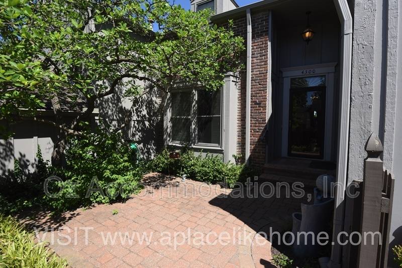 Townhouse for rent at 4300 W 111th Terrace, Leawood, KS 66211