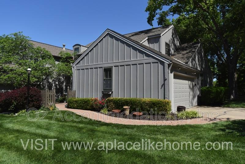Townhouse for rent at 4300 W 111th Terrace, Leawood, KS 66211