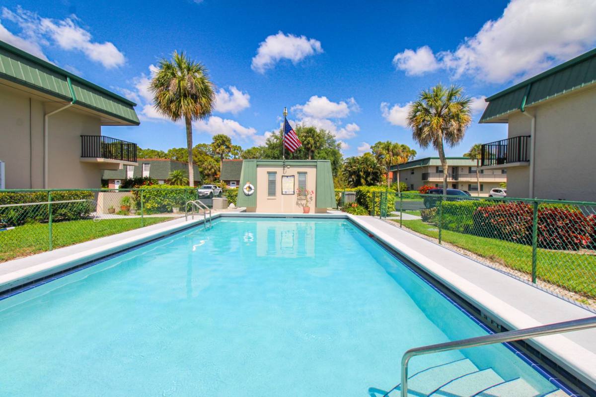 Condo for rent at 600 Valley Stream Dr, Naples, FL 34113