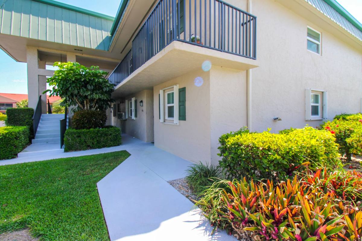 Condo for rent at 600 Valley Stream Dr, Naples, FL 34113