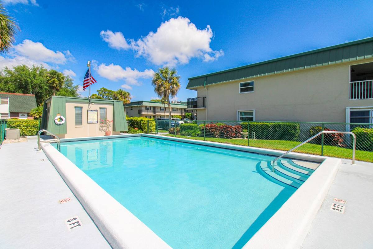 Condo for rent at 600 Valley Stream Dr, Naples, FL 34113