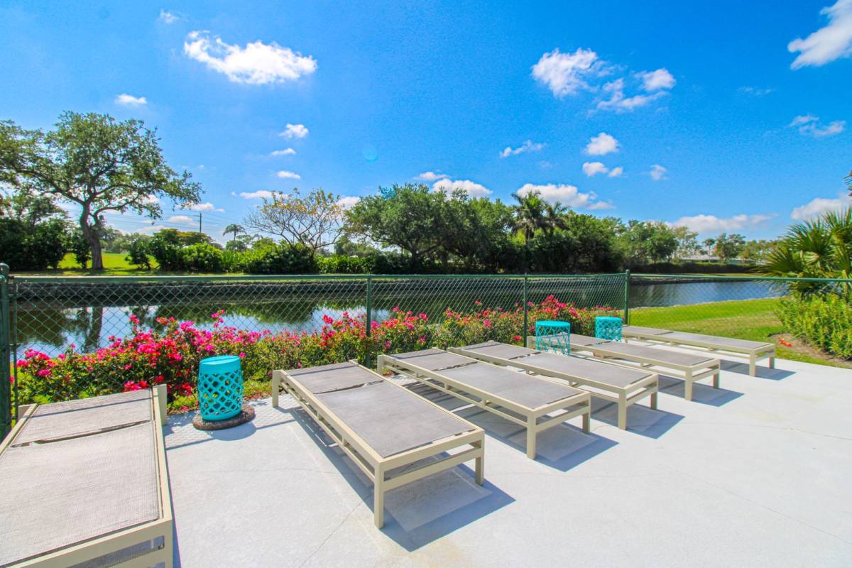 Condo for rent at 600 Valley Stream Dr, Naples, FL 34113