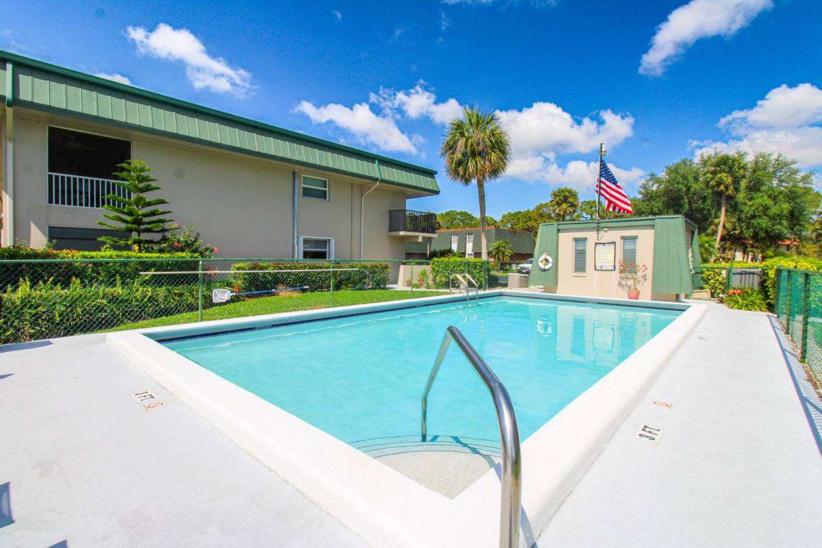 Condo for rent at 600 Valley Stream Dr, Naples, FL 34113
