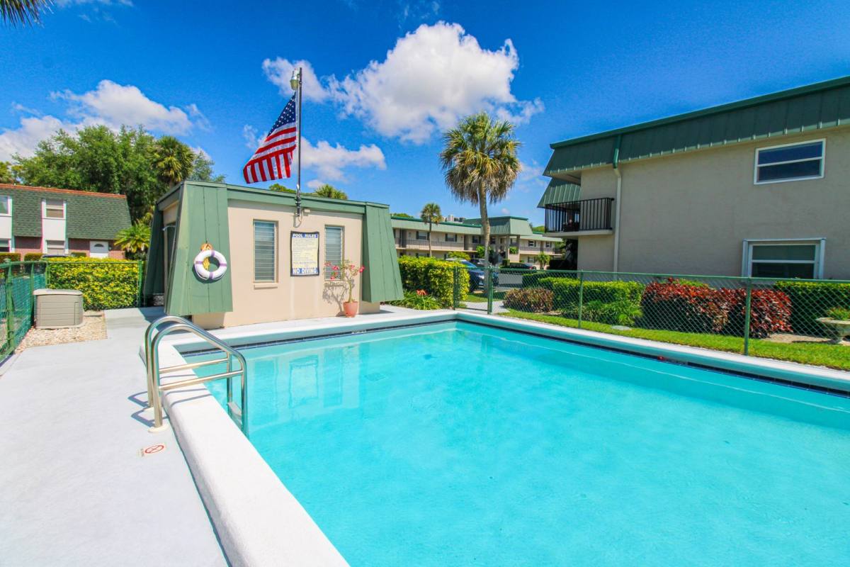 Condo for rent at 600 Valley Stream Dr, Naples, FL 34113