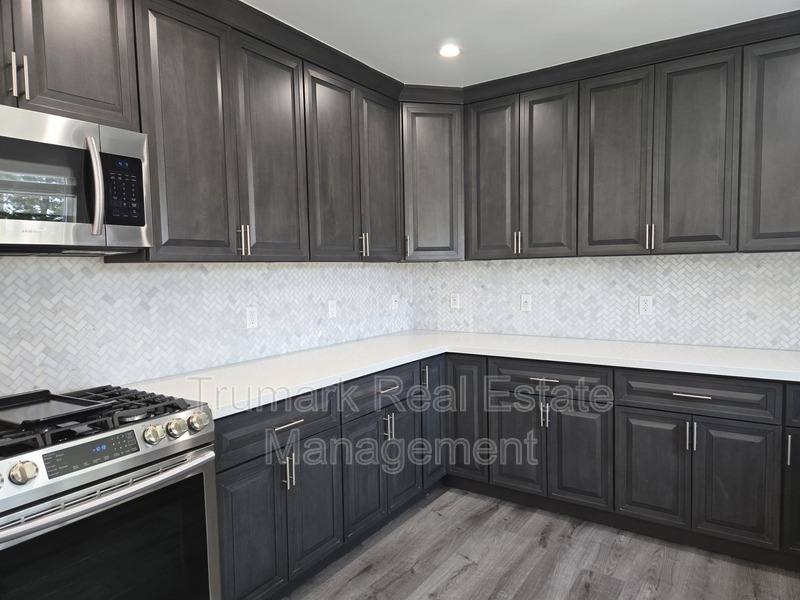 Apartment for rent at 1303 N Brand Blvd #5, Glendale, CA 91202