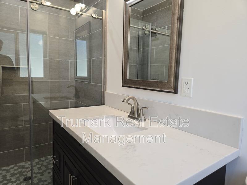 Apartment for rent at 1303 N Brand Blvd #5, Glendale, CA 91202