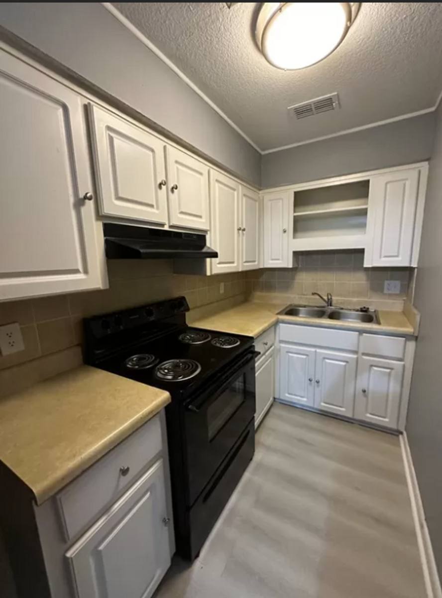 Apartment for rent at 8145 San Jose Manor Dr E, Jacksonville, FL 32217