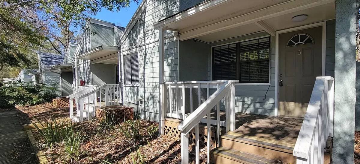 Apartment for rent at 8145 San Jose Manor Dr E, Jacksonville, FL 32217