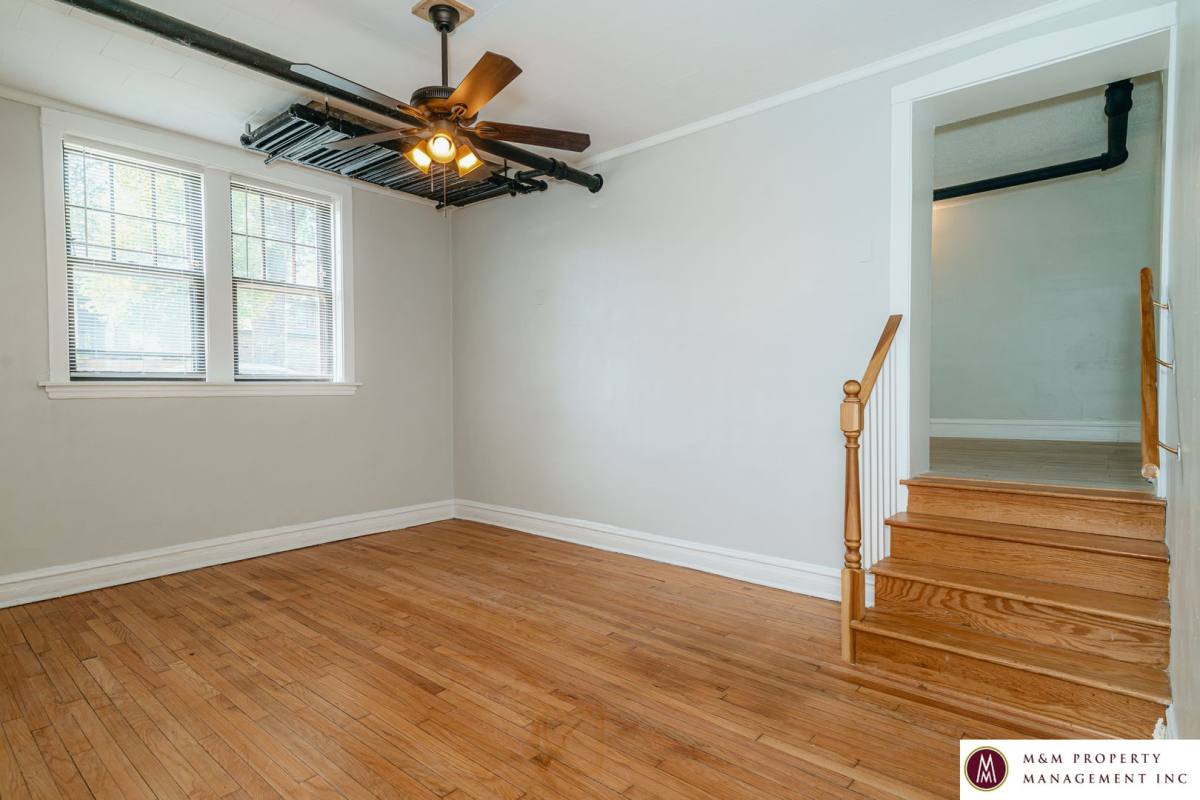 Apartment for rent at 944 S Oak Park Ave, Oak Park, IL 60304