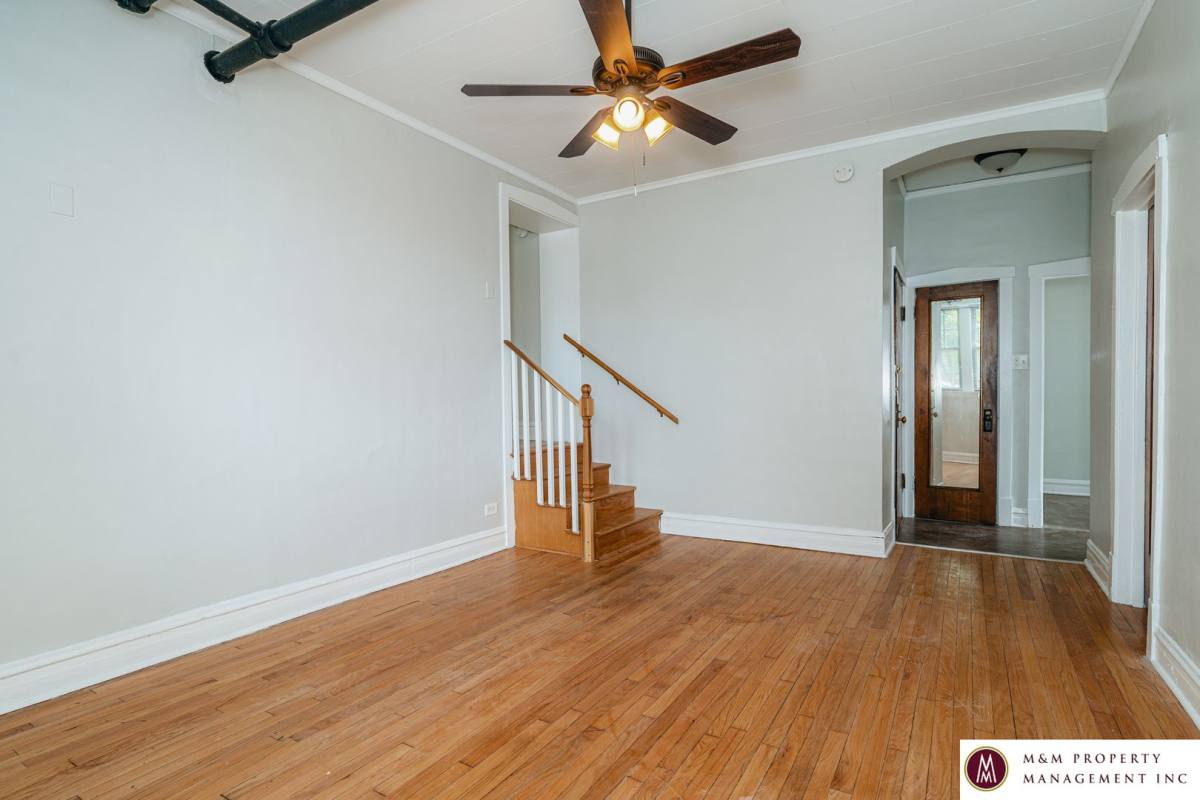 Apartment for rent at 944 S Oak Park Ave, Oak Park, IL 60304