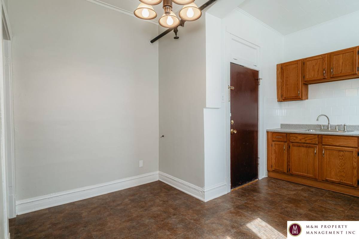 Apartment for rent at 944 S Oak Park Ave, Oak Park, IL 60304