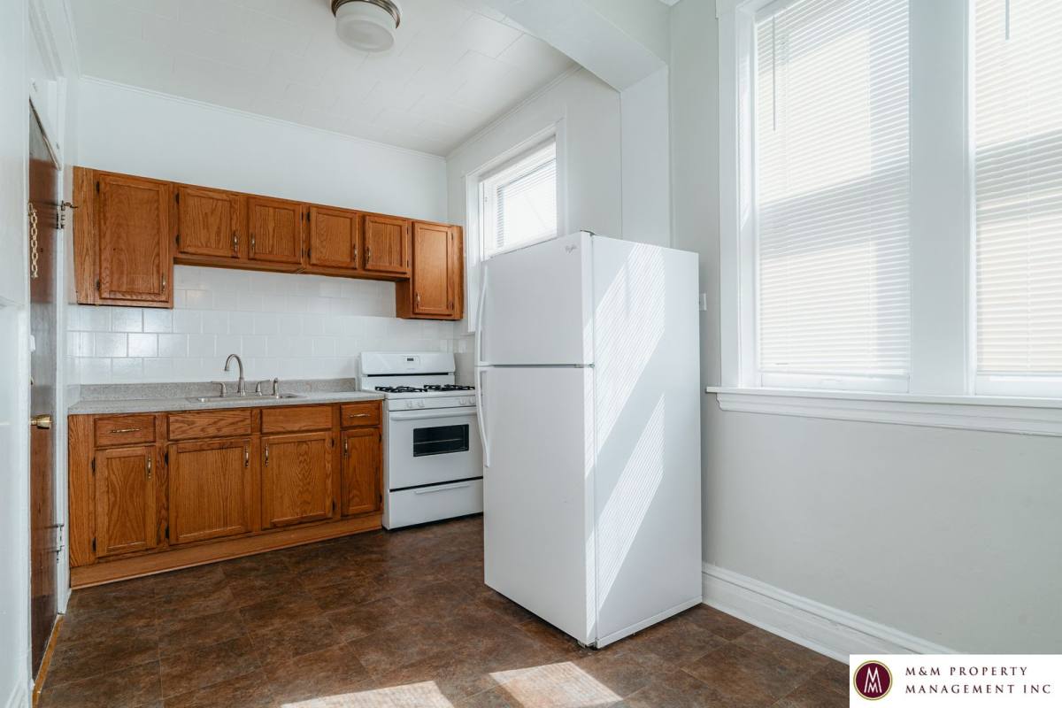 Apartment for rent at 944 S Oak Park Ave, Oak Park, IL 60304