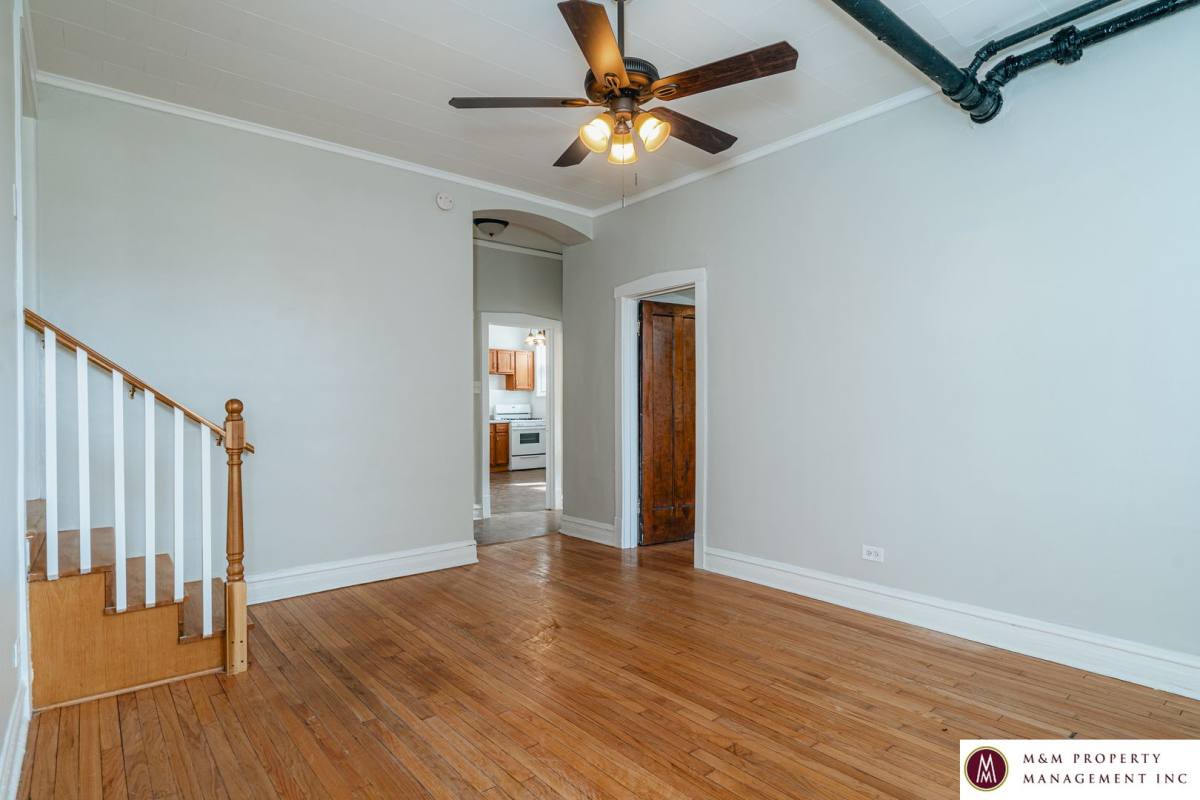 Apartment for rent at 944 S Oak Park Ave, Oak Park, IL 60304