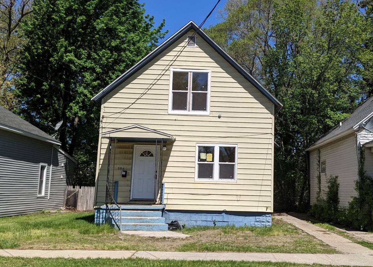House for rent at 384 Iona Ave, Muskegon, MI 49442