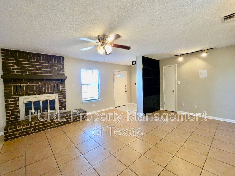 Apartment for rent at 1310 Ray Berglund Blvd #A, Round Rock, TX 78664