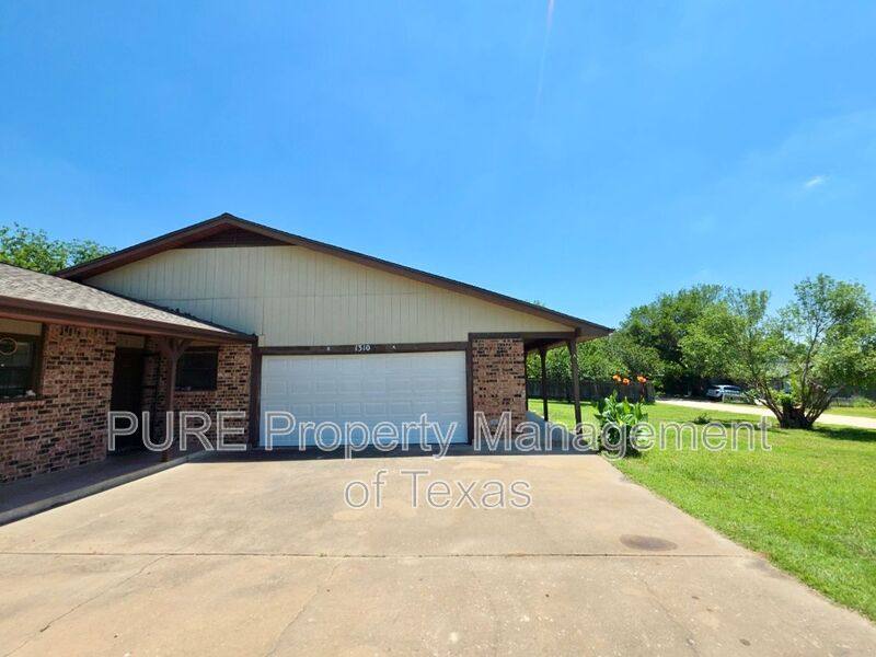 Apartment for rent at 1310 Ray Berglund Blvd #A, Round Rock, TX 78664