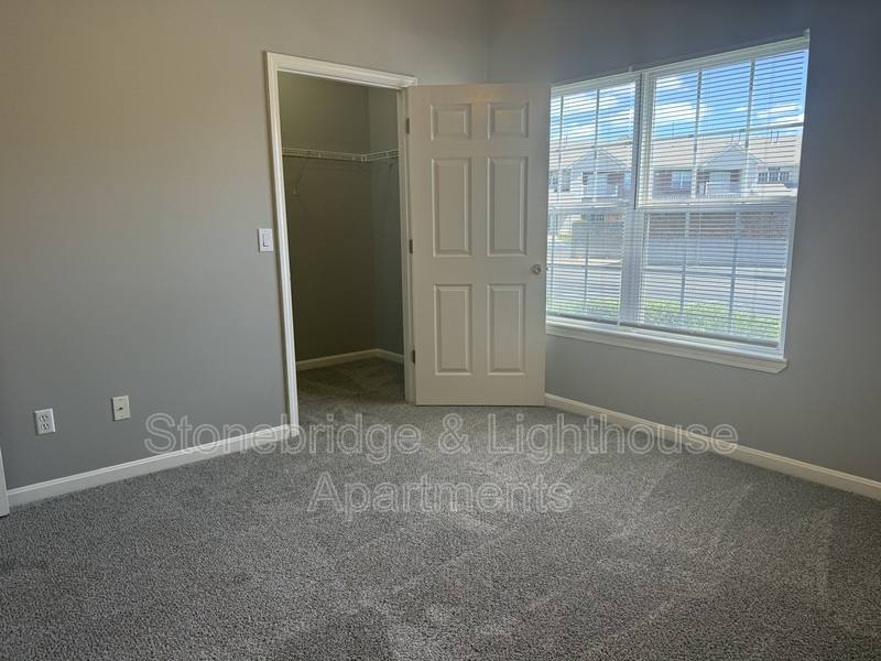 Apartment for rent at 3115 Lighthouse Drive, Bldg 3 W, Jeffersonville, IN 47130