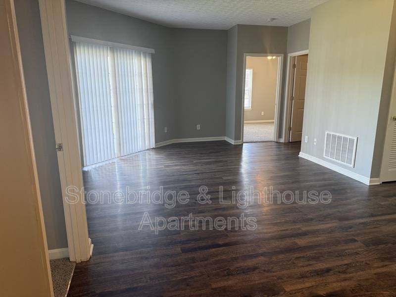 Apartment for rent at 3115 Lighthouse Drive, Bldg 3 W, Jeffersonville, IN 47130