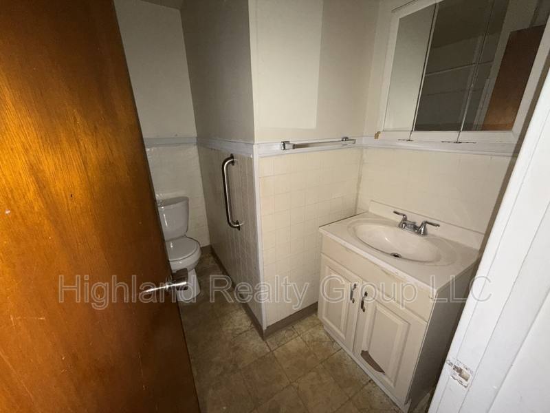 Apartment for rent at 2515 Woodlawn St #3, Harrisburg, PA 17111