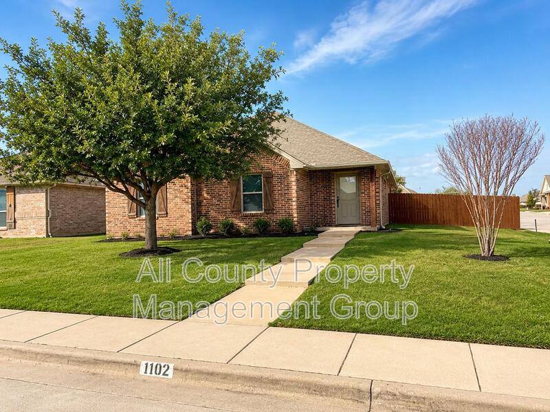 House for rent at 1102 Avendale Dr, Weatherford, TX 76086