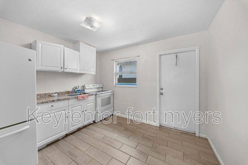 Apartment for rent at 322A Louise Ave, Fort Myers, FL 33916