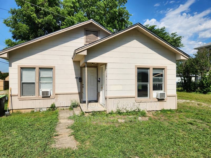 House for rent at 227 N Hope Ave, Ada, OK 74820