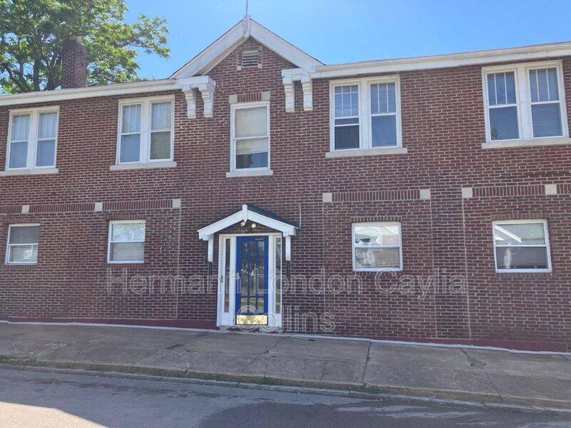 Apartment for rent at 6918 Moellenhoff St #2F, Saint Louis, MO 63109
