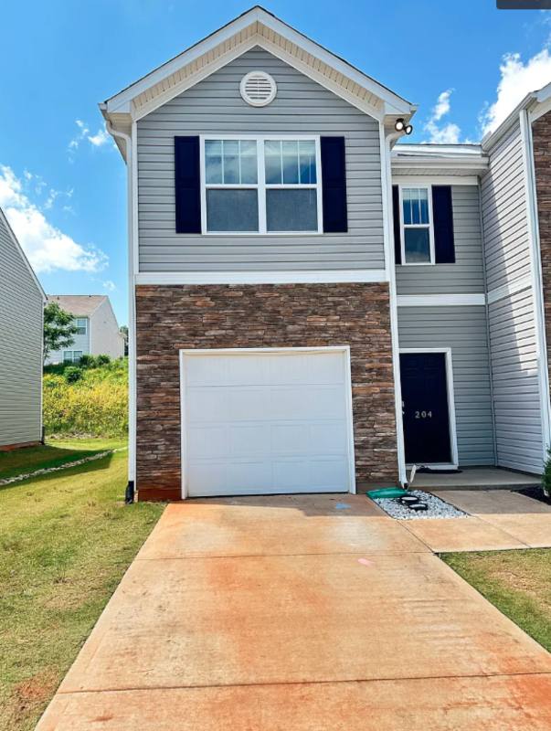 Townhouse for rent at 204 Belmar Rd, Greer, SC 29650