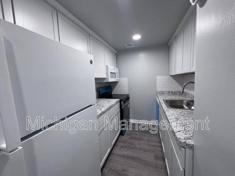 Condo for rent at 22700 Garrison St #604, Dearborn, MI 48124