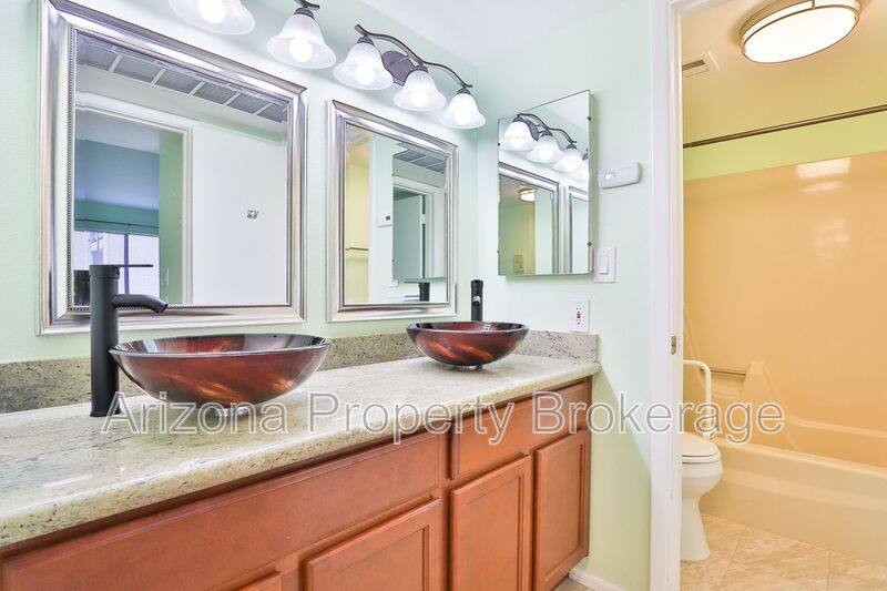 Apartment for rent at 3033 E Devonshire Ave #2020, Phoenix, AZ 85016