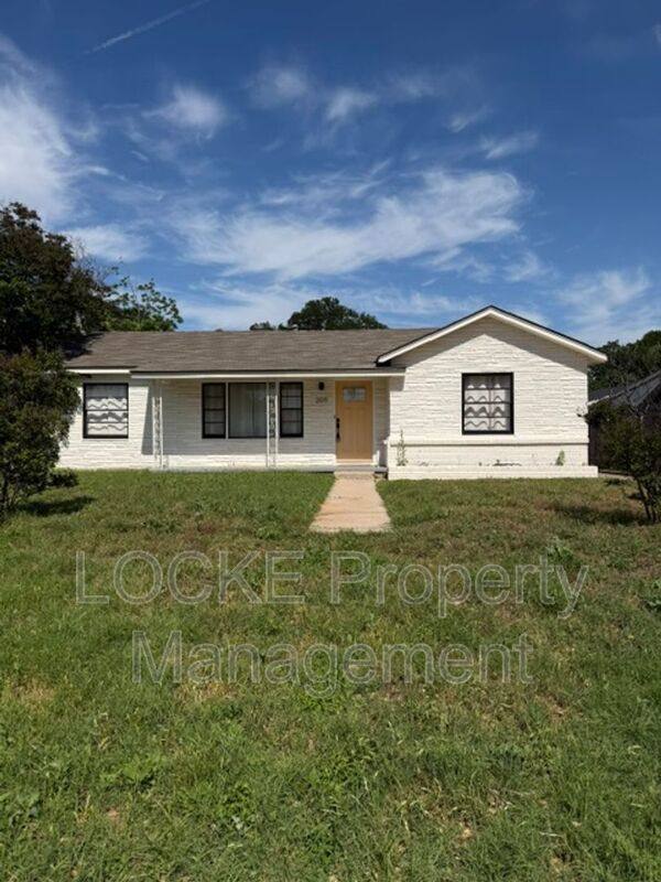 House for rent at 209 Westfork Dr, Fort Worth, TX 76114