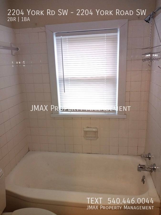 Apartment for rent at 2204 York Rd SW, Roanoke, VA 24015