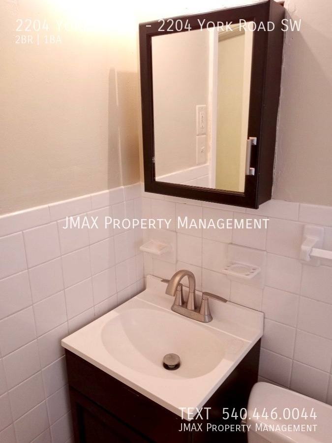 Apartment for rent at 2204 York Rd SW, Roanoke, VA 24015