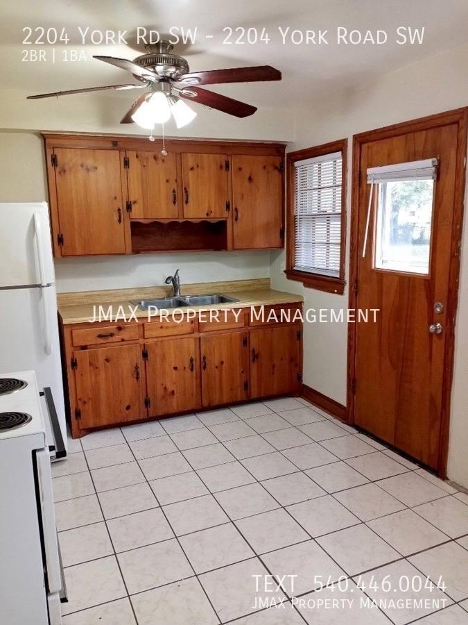 Apartment for rent at 2204 York Rd SW, Roanoke, VA 24015