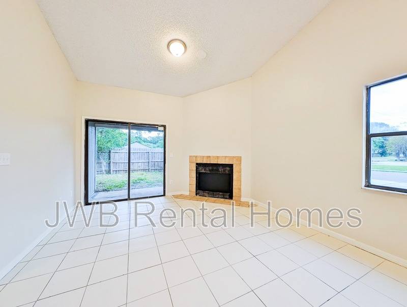 Apartment for rent at 7607 Indian Lakes Dr #1, Jacksonville, FL 32210