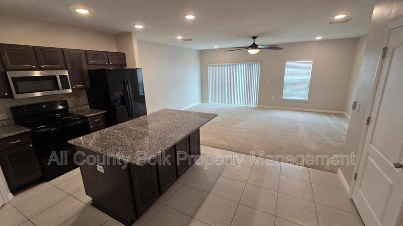 Townhouse for rent at 3867 Hampstead Lane, Lakeland, FL 33810