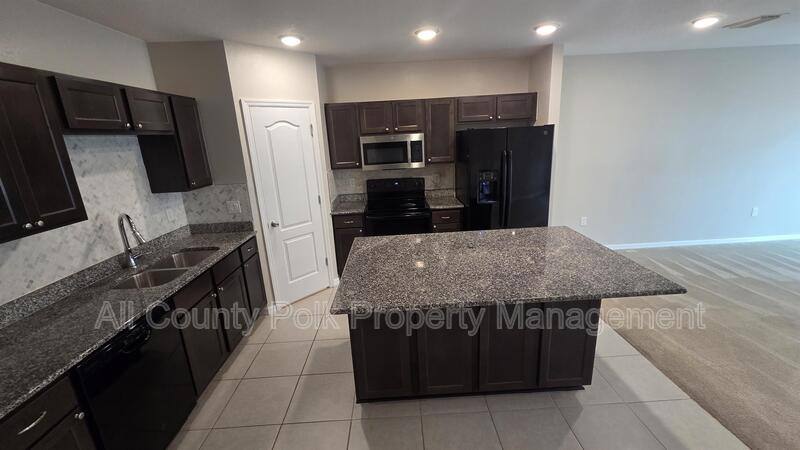 Townhouse for rent at 3867 Hampstead Lane, Lakeland, FL 33810