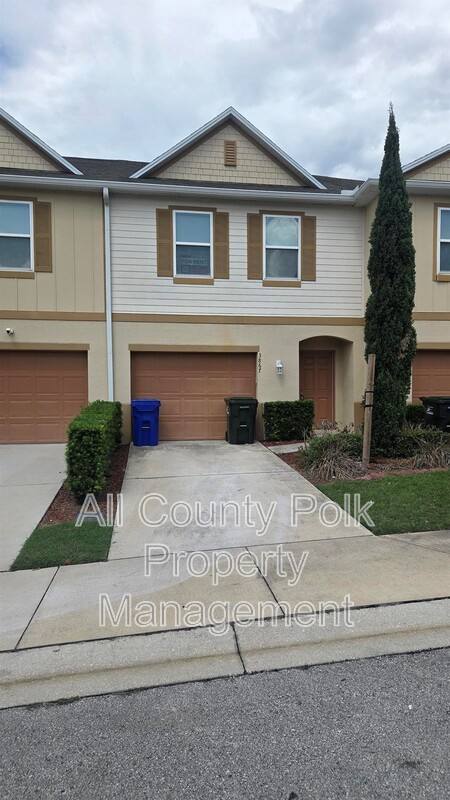 Townhouse for rent at 3867 Hampstead Lane, Lakeland, FL 33810