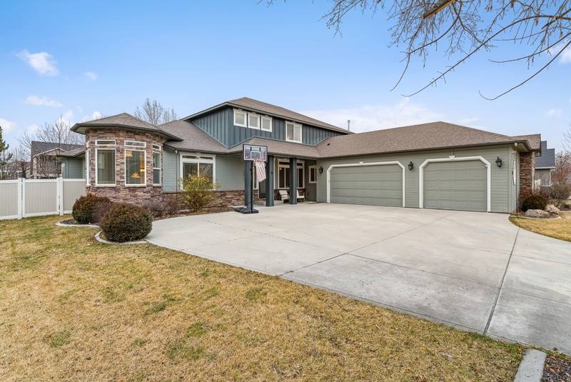 House for rent at 2012 Rock Creek Dr, Nampa, ID 83686
