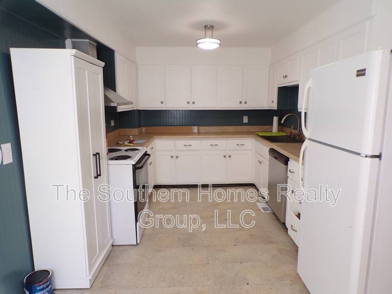 House for rent at 103 McMinn Ave, Athens, TN 37303