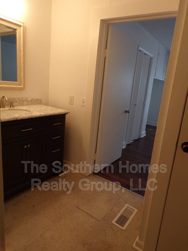 House for rent at 103 McMinn Ave, Athens, TN 37303